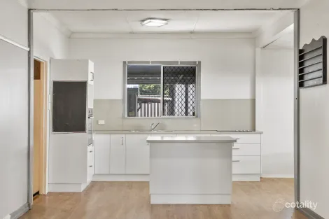 Property photo of 18 Cemetery Road Ipswich QLD 4305