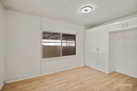 Property photo of 18 Cemetery Road Ipswich QLD 4305