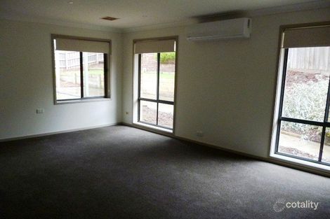 Property photo of 7 Tom Roberts Crescent Yallambie VIC 3085