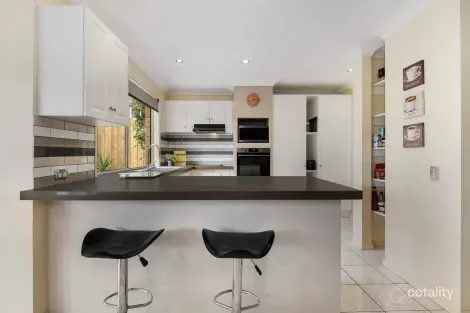 Property photo of 5 Trafalgar Square Frankston South VIC 3199