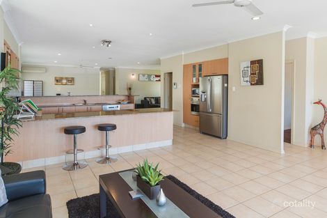 Property photo of 15 Lee Anne Crescent Helensvale QLD 4212