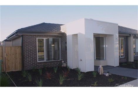 Property photo of 64 Mannavue Boulevard Cranbourne North VIC 3977