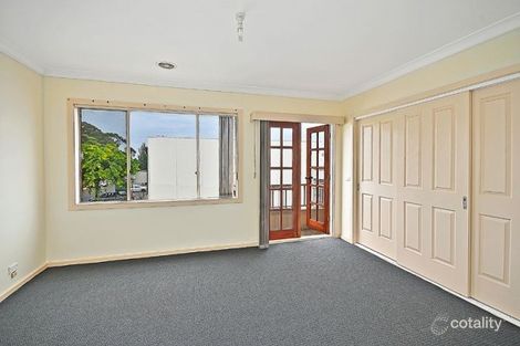 Property photo of 4 Arena Close Flemington VIC 3031