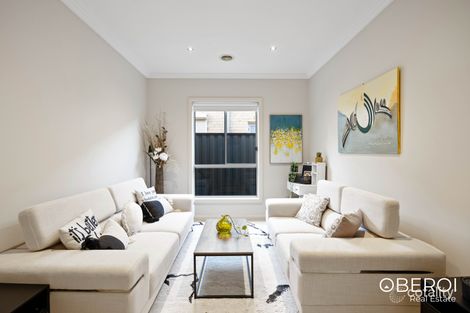 Property photo of 32 Daymar Circuit Craigieburn VIC 3064