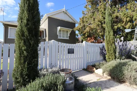 Property photo of 3 Petzler Lane Stanthorpe QLD 4380