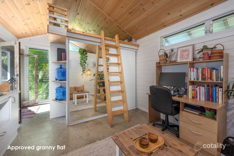Property photo of 5 Gira Place Ocean Shores NSW 2483