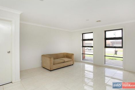 Property photo of 5 Barleygrass Crescent Brookfield VIC 3338