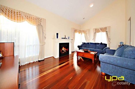 Property photo of 1 Lightwood Green Caroline Springs VIC 3023