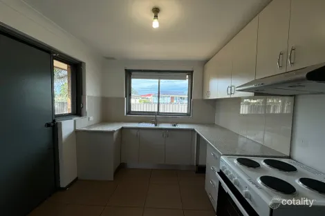 Property photo of 2 Taree Place Dharruk NSW 2770