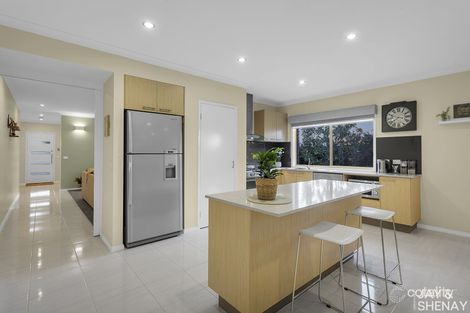 Property photo of 8 Loren Court Endeavour Hills VIC 3802
