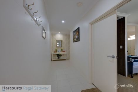 Property photo of 34 Sunstone Boulevard Treeby WA 6164