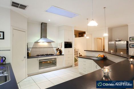 Property photo of 22 Fairholme Boulevard Berwick VIC 3806