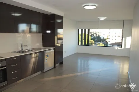 43 Lenneberg St, Southport, QLD 4215