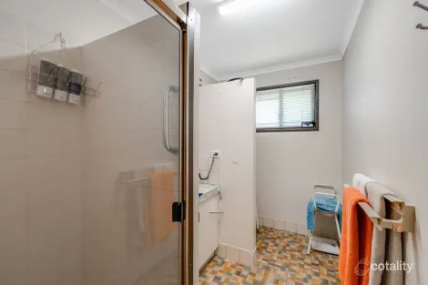 Property photo of 2/1 Sapphire Court Kearneys Spring QLD 4350