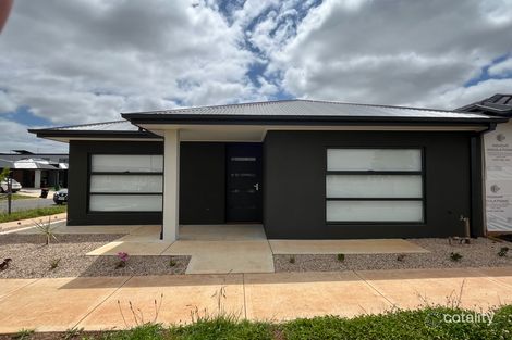 63 Louisville Dr, Thornhill Park, VIC 3335