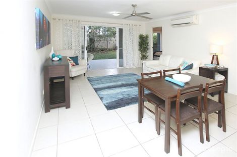 Property photo of 2/590 Sherwood Road Sherwood QLD 4075