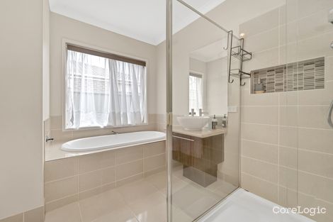 Property photo of 81 Manuka Grove Wyndham Vale VIC 3024