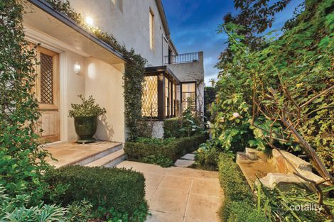 Property photo of 16 Cole Court Toorak VIC 3142