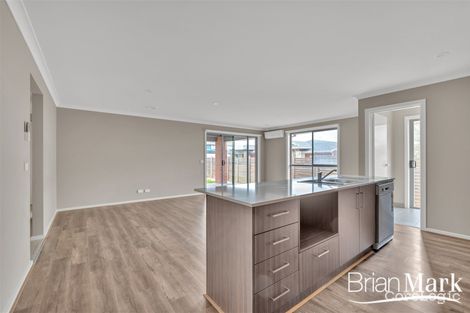Property photo of 61 Stanmore Crescent Wyndham Vale VIC 3024