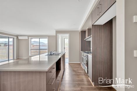 Property photo of 61 Stanmore Crescent Wyndham Vale VIC 3024