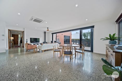 Property photo of 5 Reidwell Drive Woodend VIC 3442