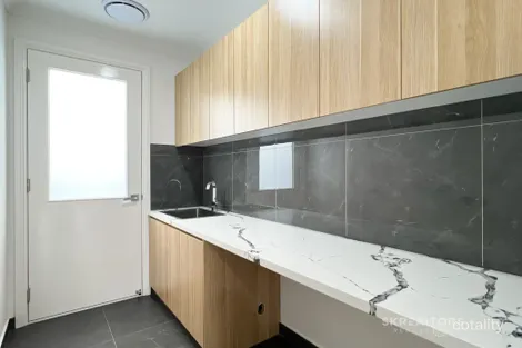Property photo of 27 Feedwater Road Donnybrook VIC 3064