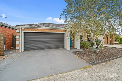12 Mirabelle St, Pakenham, VIC 3810