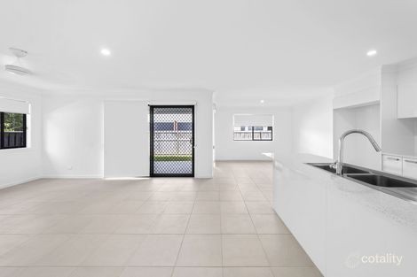 Property photo of 2 Ormiston Grove Ormiston QLD 4160
