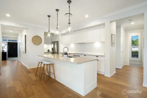 Property photo of 9 Eagle Avenue Burleigh Waters QLD 4220
