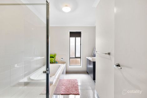 Property photo of 10 Bellington Drive Alfredton VIC 3350