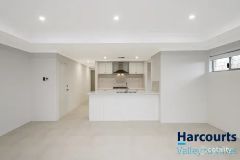 60 Gippsland Pde, Champion Lakes, WA 6111