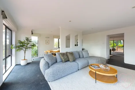 Property photo of 40 Baracchi Crescent Giralang ACT 2617