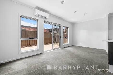 Property photo of 1/16 Marble Drive Cobblebank VIC 3338