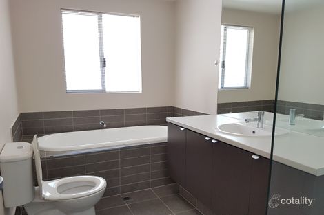 Property photo of 33 Malone Loop Meadow Springs WA 6210