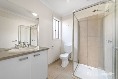 Property photo of 34 Sienna Way Pakenham VIC 3810