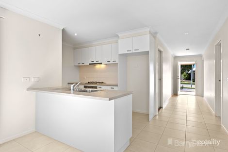 Property photo of 34 Sienna Way Pakenham VIC 3810