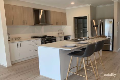Property photo of 20 Southern Close Drouin VIC 3818