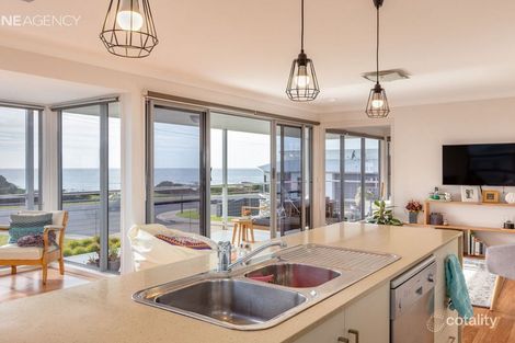 Property photo of 2/2 Oceanside Boulevard Sulphur Creek TAS 7316