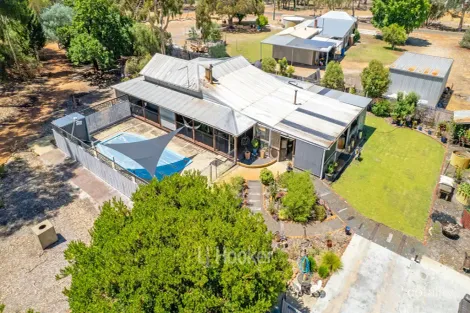 27 Hoddell Rd, Cardiff, WA 6225