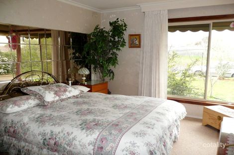 Property photo of 11 Moffatt Crescent Hoppers Crossing VIC 3029