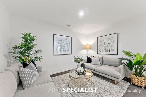 Property photo of 10 Rebecca Court Pakenham VIC 3810