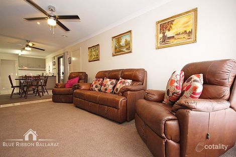 Property photo of 40 Ashwood Gardens Mitchell Park VIC 3355