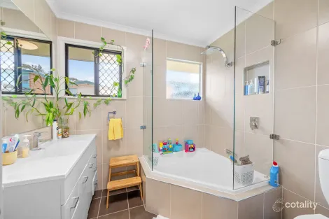 Property photo of 10 Amaroo Close Glen Eden QLD 4680