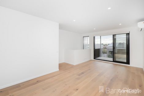 Property photo of 28 Wattlebird Court Sunshine North VIC 3020