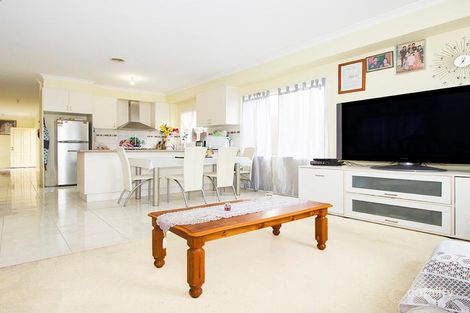 Property photo of 16 Kings Glen Craigieburn VIC 3064