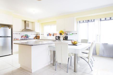 Property photo of 16 Kings Glen Craigieburn VIC 3064