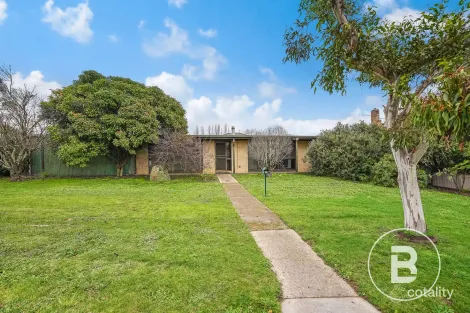11 Warburton St, Beaufort, VIC 3373