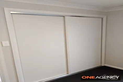 Property photo of 4 McCabe Place Rosemeadow NSW 2560