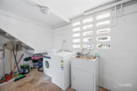 Property photo of 10 Amaroo Close Glen Eden QLD 4680