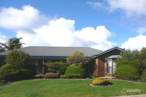 15 Maidencombe Dr, Moana, SA 5169